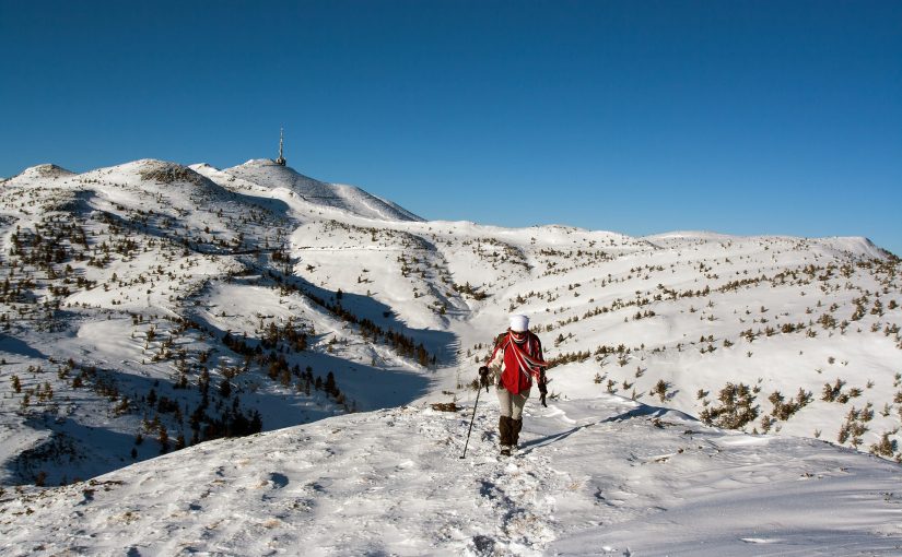 Equipment and tips for snow hiking