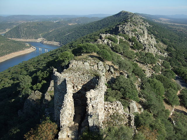 Arab Castle of Monfragüe Hiking route with children